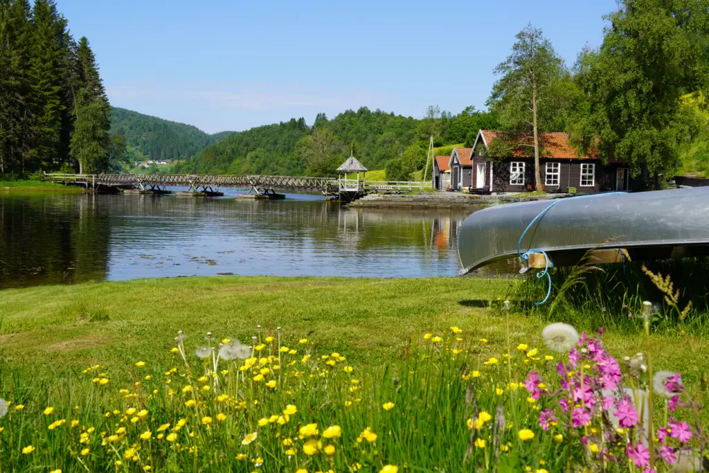Utanfor Røde Kors Haugland Rehabiliteringssenter. Foto.