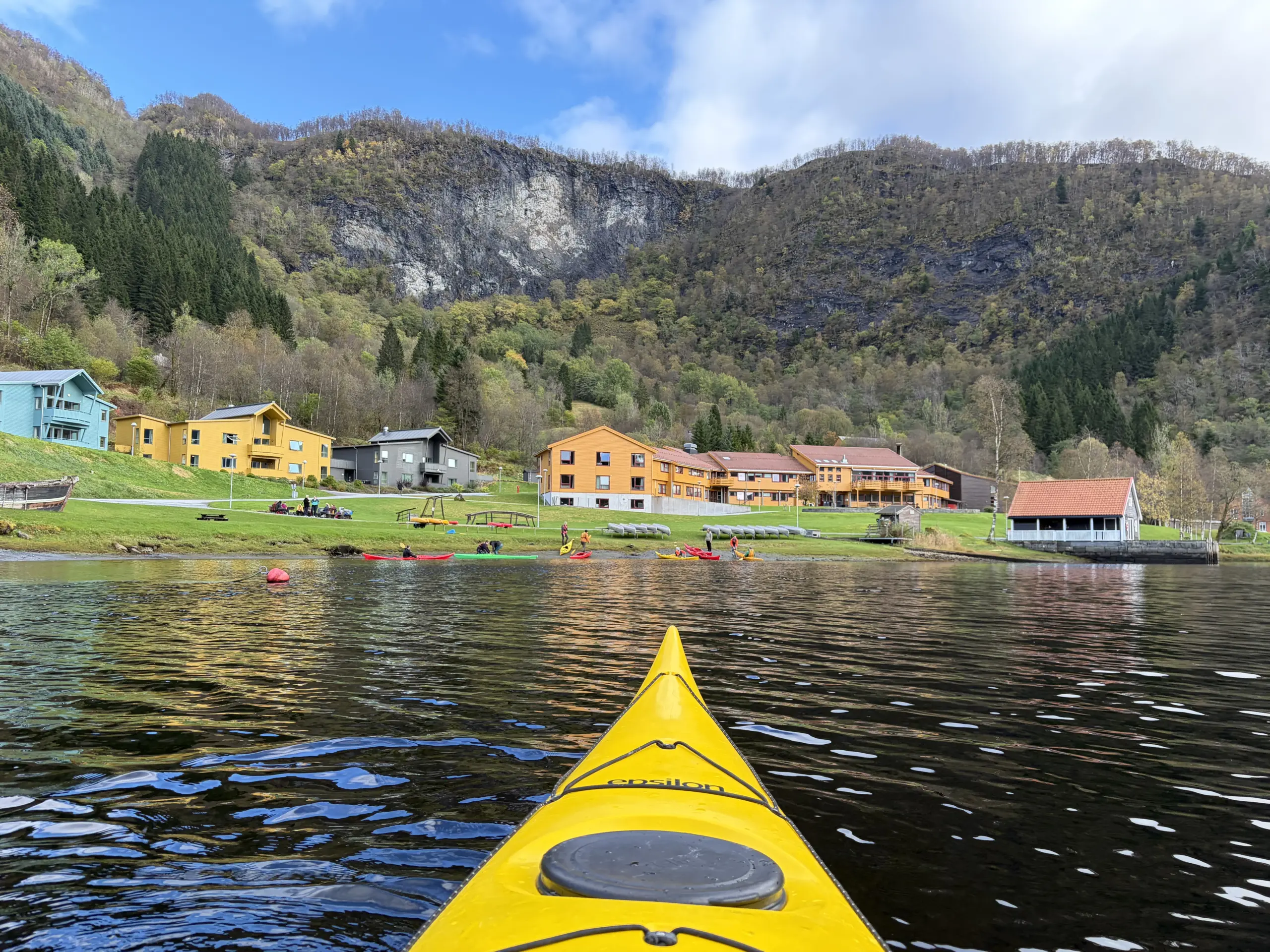 kajakktur på fjorden haugland rehabiliteringssenter